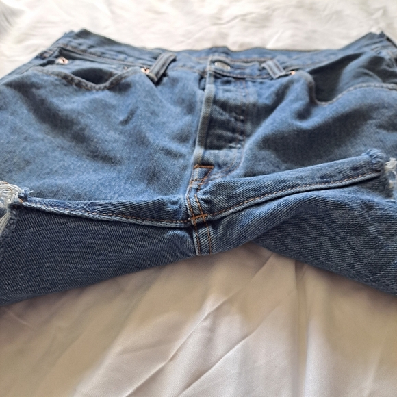 Levi's | Blue jean distressed short shorts women's 501 - Picture 6 of 15